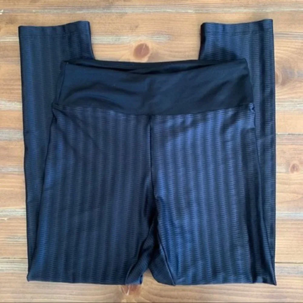 KORAL Liquid Black Crop Leggings. X-Small.